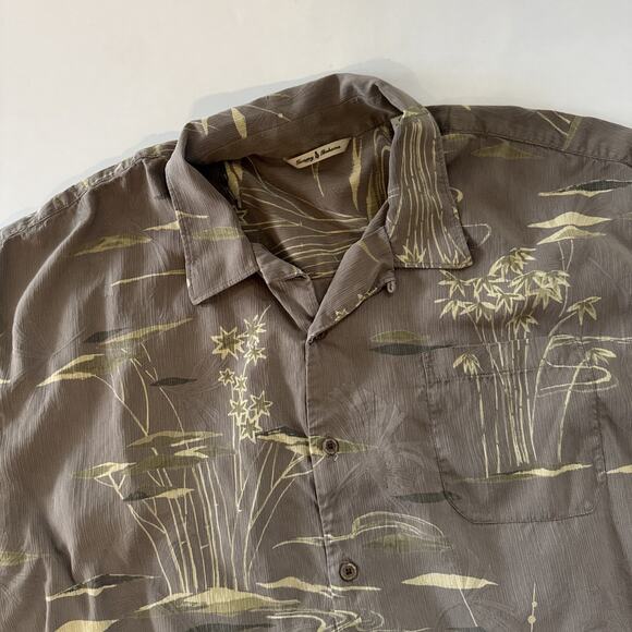 Vintage Tommy Bahama Silk Hawaiian Shirt Aloha Men’s XXL Camp Loop Collar Beachy - Picture 2 of 10